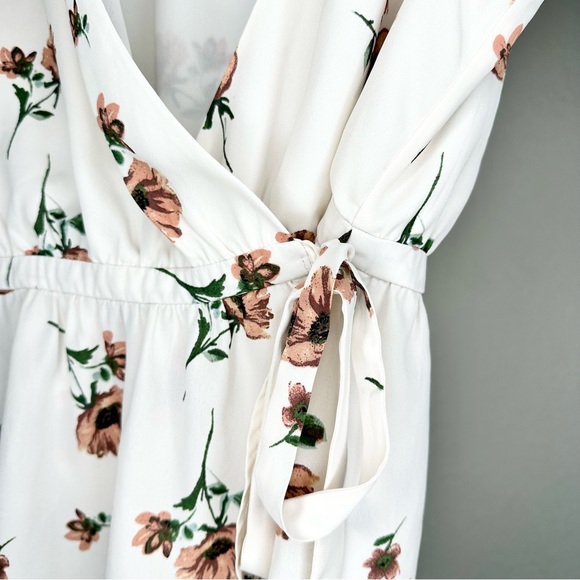 June and Hudson Foral Wrap Top - Picture 9 of 13